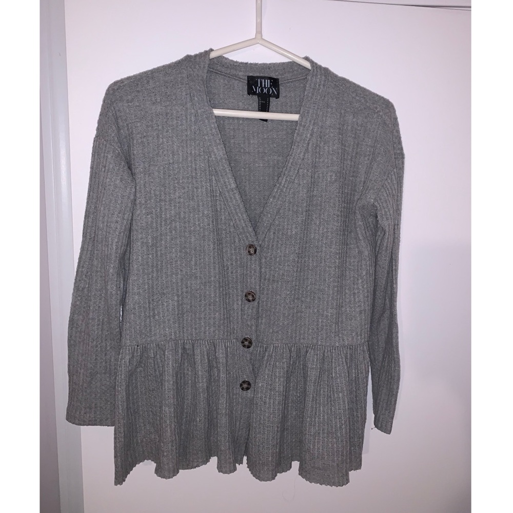 very cute cardigan/top!